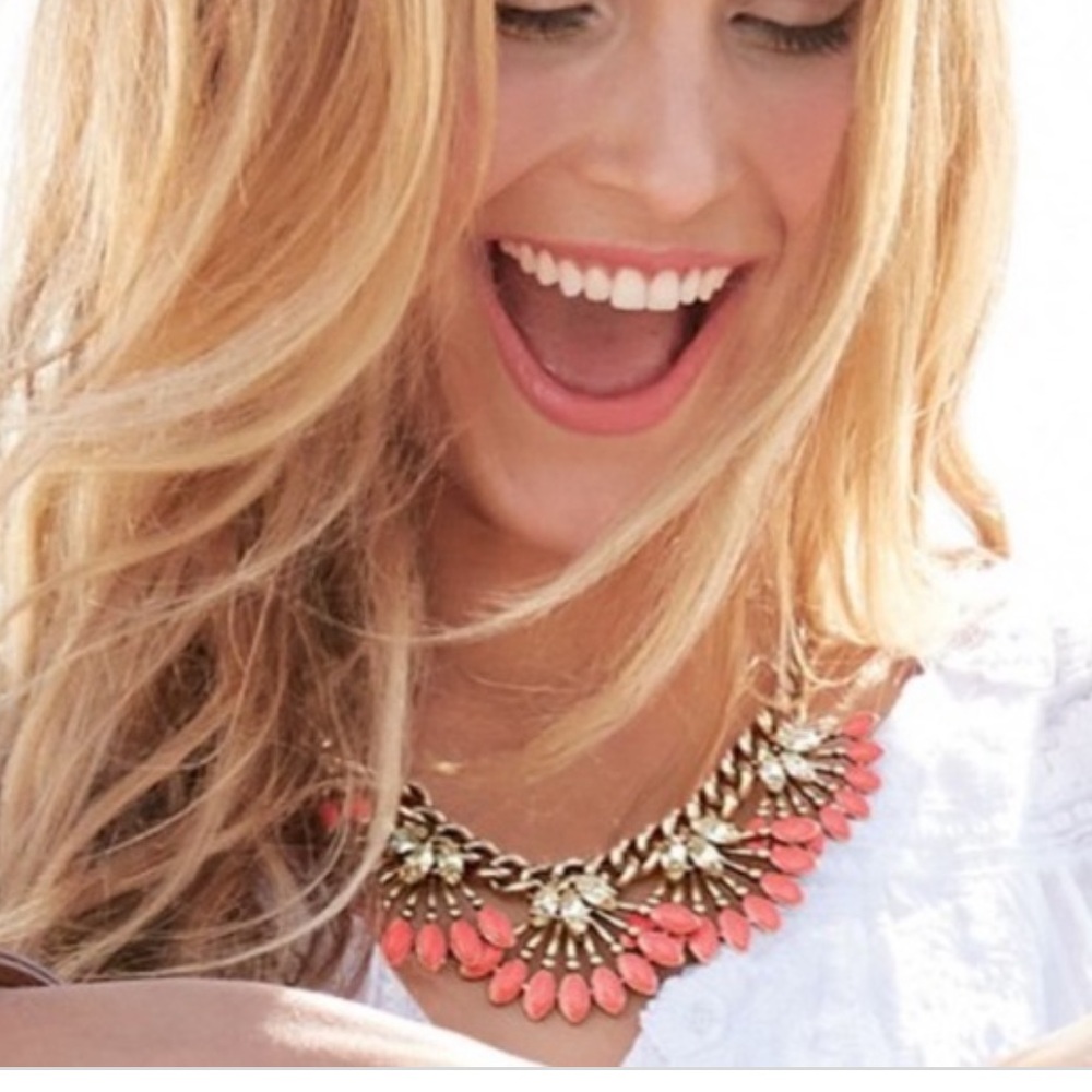 Stella & Dot Coral Cay Necklace